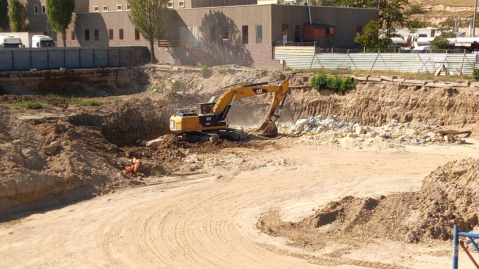 Ağrı İli Murat Nehri Millet Bahçesi ve Sosyal Donatılar İnşaatları ile Alt Yapı ve Çevre Düzenlemesi İşi